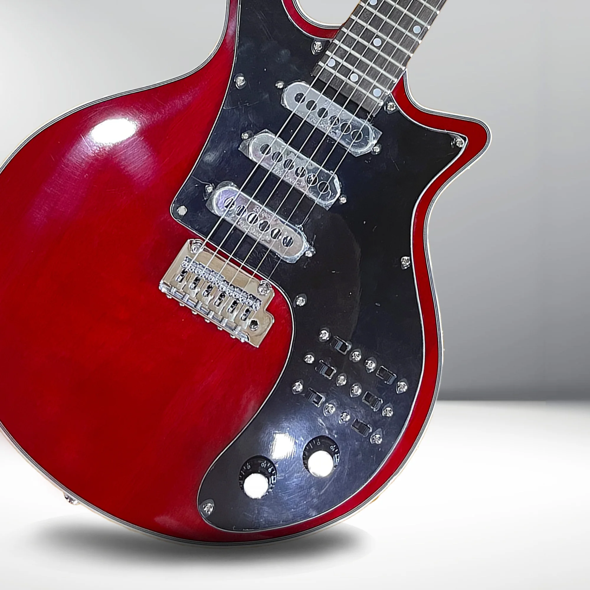 

Customized Made-in-China 6 String Red Guitar Black Pickguard 3 Pickups Classical Electric Guitar
