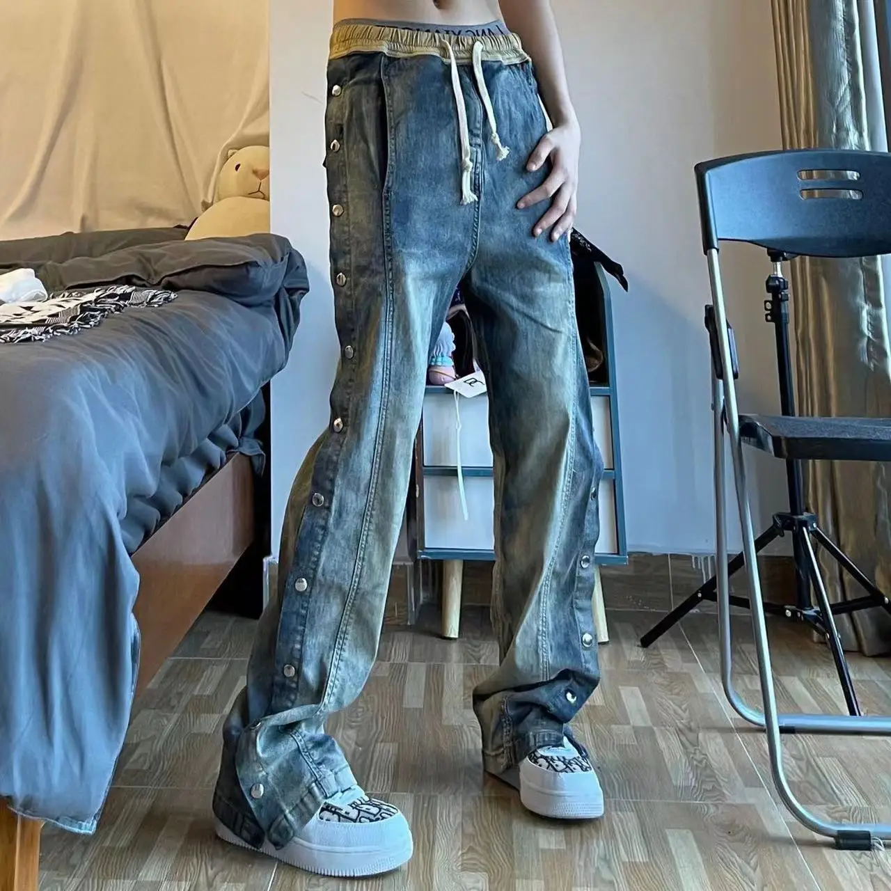 2022 Men's American Street Hip Hop Jeans Drawstring Denim Causal Pants Tide Wash Retro Loose High-quality Trousers Size S-3XL
2022 Men's American Street Hip Hop Jeans Drawstring Denim Causal Pants Tide Wash Retro Loose High-quality Trousers Size S-3XL