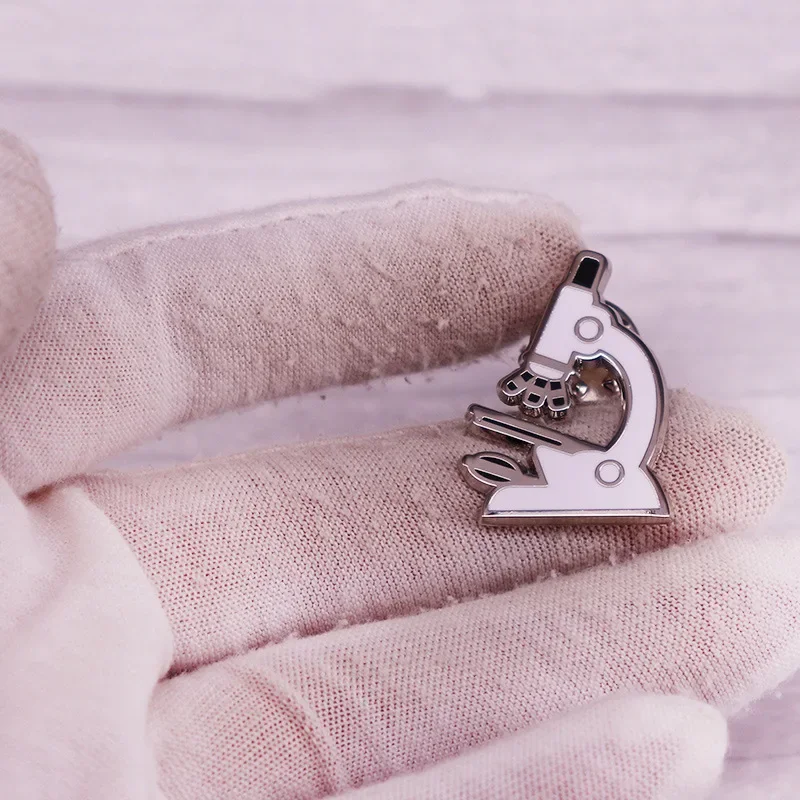 Microscope Pin Brooch High Quality Exquisite Smooth Badge for Laboratory Worker Coat Lapel Badge Friends Gift
Microscope Pin Brooch High Quality Exquisite Smooth Badge for Laboratory Worker Coat Lapel Badge Friends Gift
