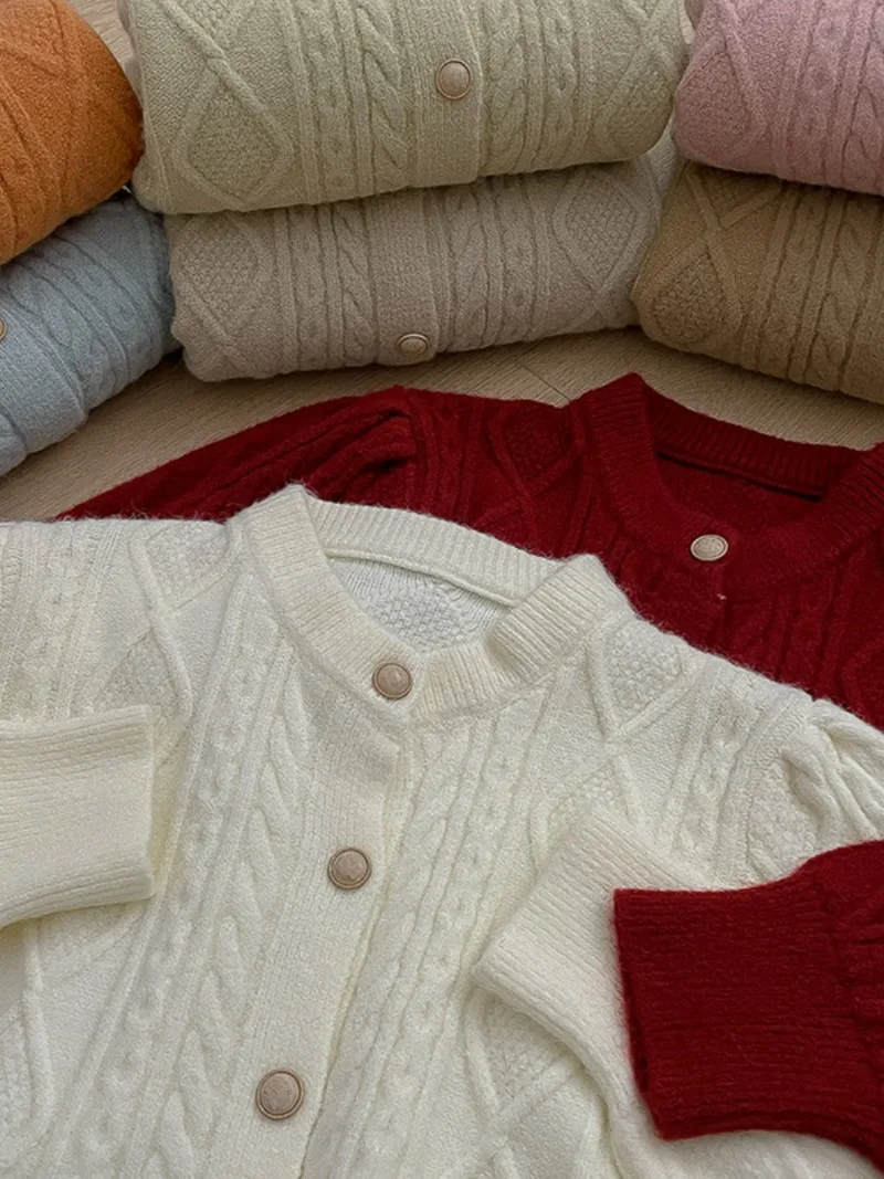 Korean Streetwear Fashion Knit Cardigan Women Argyle Single-breasted Chic Sweater Jacket High Street Autumn Winter Outerwear Y2k
Korean Streetwear Fashion Knit Cardigan Women Argyle Single-breasted Chic Sweater Jacket High Street Autumn Winter Outerwear Y2k