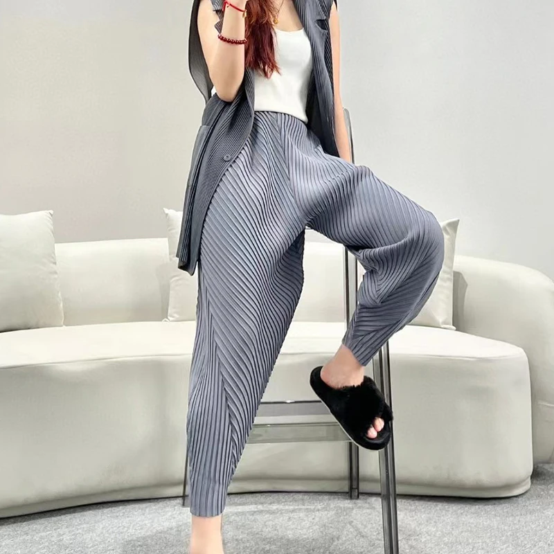 Women's Pleated Pants New Banana Pants Fashion All-Match Pleated Pants Casual Loose Wide-Leg Pants Streetwear Women
Women's Pleated Pants New Banana Pants Fashion All-Match Pleated Pants Casual Loose Wide-Leg Pants Streetwear Women