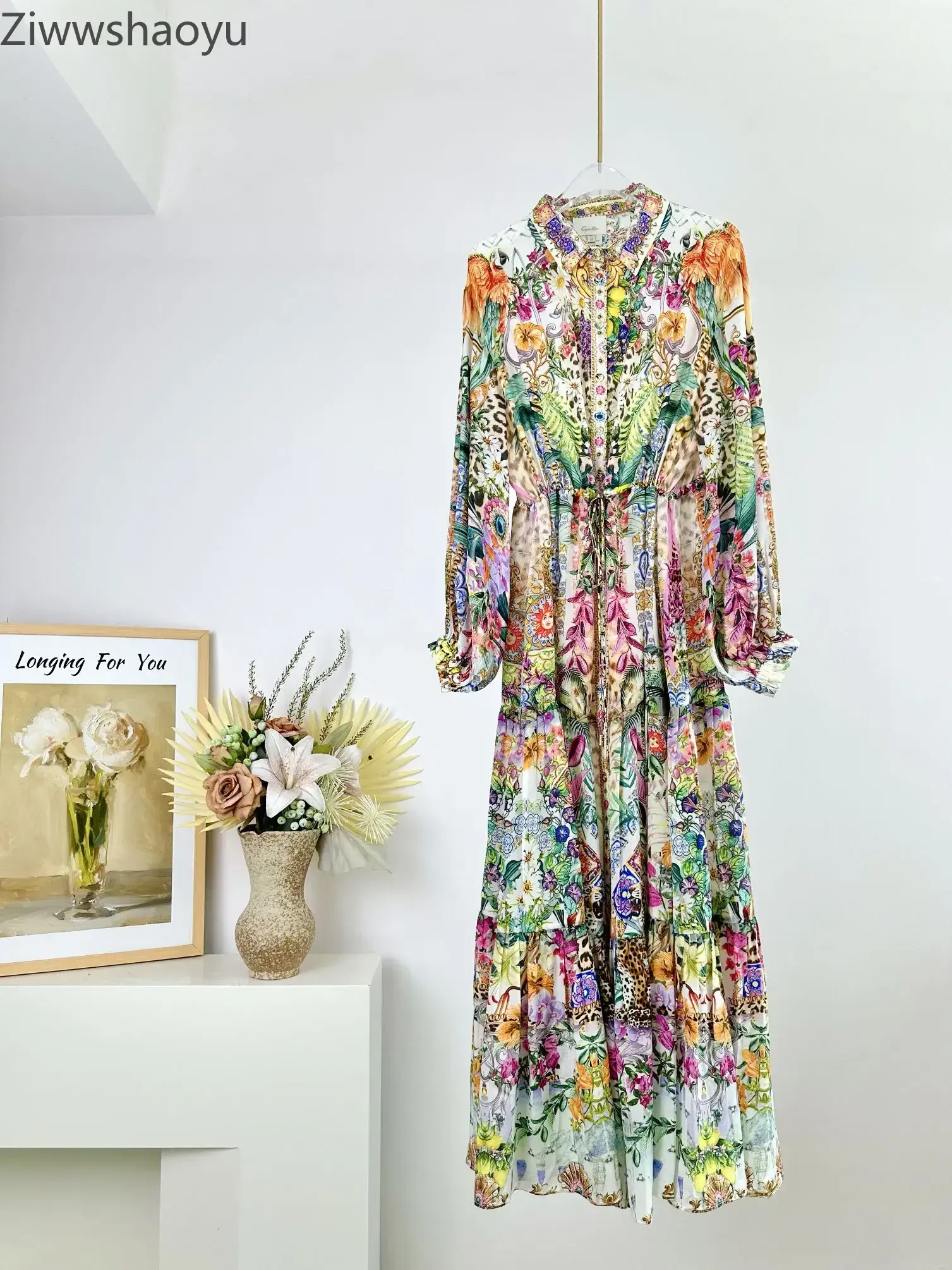 Женское модельное дизайнерское платье из 100% шелка, длинное платье высокого качества с цветным цветочным принтом, поясом и отложным воротником на завязках, осень 
Женское модельное дизайнерское платье из 100% шелка, длинное платье высокого качества с цветным цветочным принтом, поясом и отложным воротником на завязках, осень