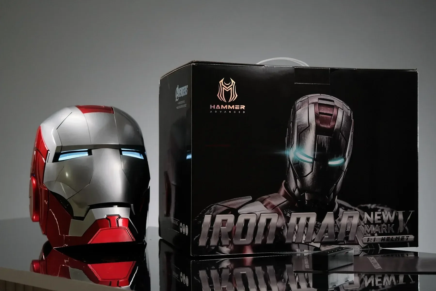 

Светящийся Шлем Marvel Mk5 с голосовым управлением, 8 шт., открывающаяся и закрывающаяся светящаяся маска на китайском и английском языках, Коллекционирование подарков на Хэллоуин, 2023
