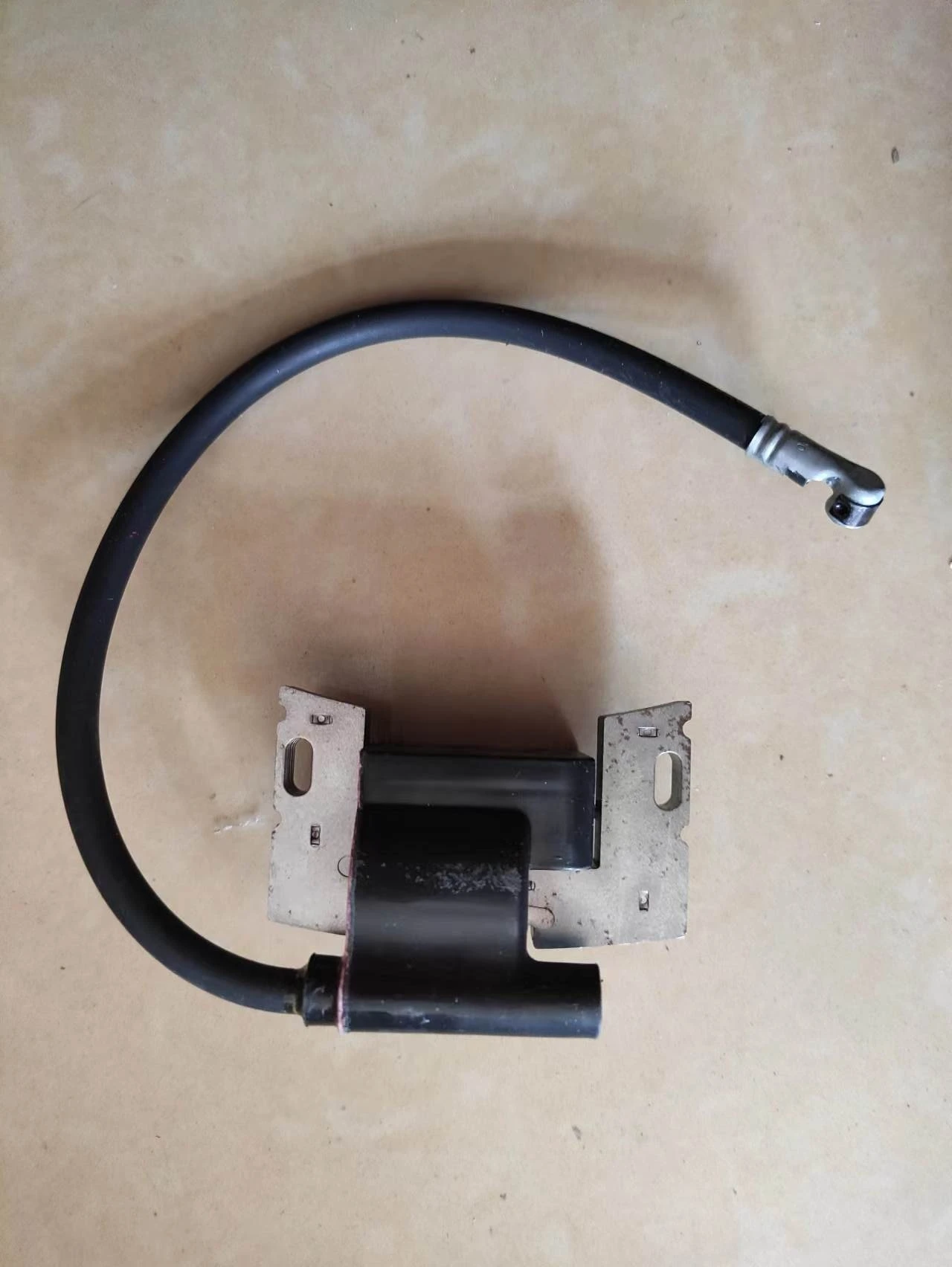 ARMATURE MAGNETO IGNITION COIL FITS 40N777 40N877 40R777 40U877 44R877 44S877 44S977 BRIGSS AND STRATTON ENGINE 592846
ARMATURE MAGNETO IGNITION COIL FITS 40N777 40N877 40R777 40U877 44R877 44S877 44S977 BRIGSS AND STRATTON ENGINE 592846