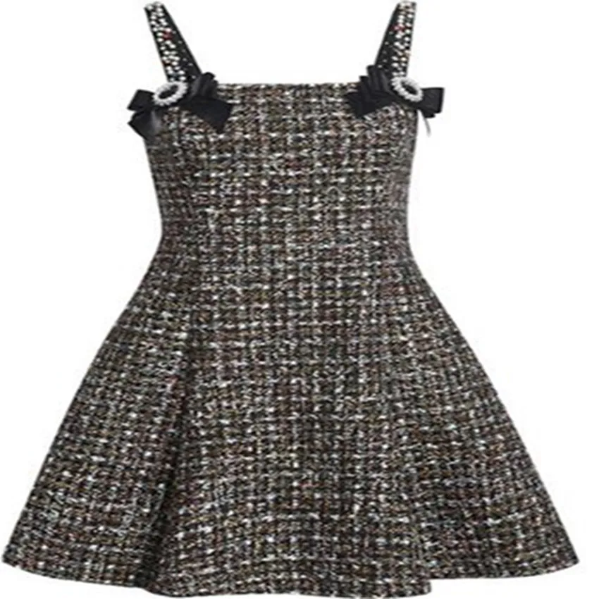 Женское платье-трапеция в стиле «гусиные лапки»
Женское платье-трапеция в стиле «гусиные лапки»