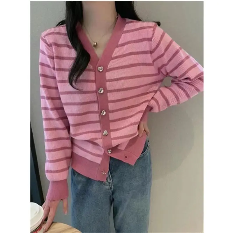 Sweater Button Pink Knitted Cardigan Women 2023 Spring New V-Neck Color Contrast Stripe Long Sleeve Cardigan Sweater Female
Sweater Button Pink Knitted Cardigan Women 2023 Spring New V-Neck Color Contrast Stripe Long Sleeve Cardigan Sweater Female