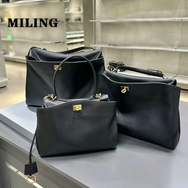2024 New Women Gold Silver Lock Luxury Design Bags Genuine Leather Large Capacity Portable Underarm Bag for Casual Commuting Bag
2024 New Women Gold Silver Lock Luxury Design Bags Genuine Leather Large Capacity Portable Underarm Bag for Casual Commuting Bag