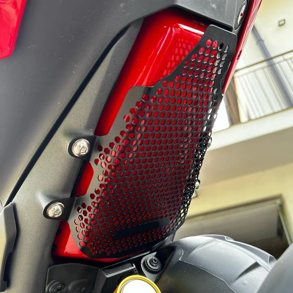 For DUCATI Panigale V4 S SP R V4 Superleggera 2021-2023 Removal Kit Fuel Tank Cover Guard Fuel Tank Protection Net Tank Grille
For DUCATI Panigale V4 S SP R V4 Superleggera 2021-2023 Removal Kit Fuel Tank Cover Guard Fuel Tank Protection Net Tank Grille