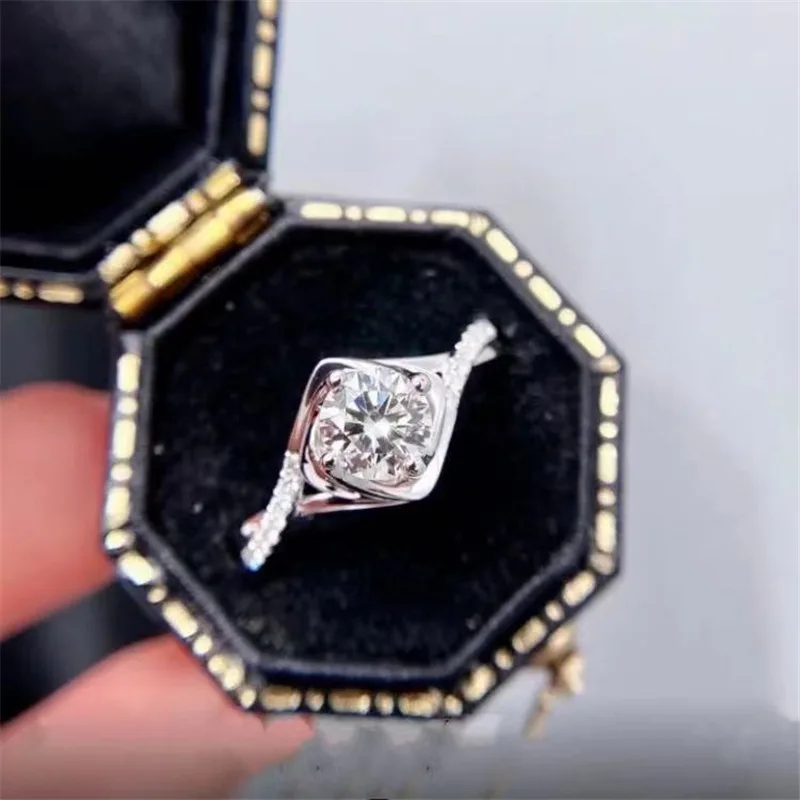 Moissanite Rings for Women 1ct S925 Sterling Silver White Gold Plated Brand Wedding Fine Jewelry with Certificate Drop Shipping
Moissanite Rings for Women 1ct S925 Sterling Silver White Gold Plated Brand Wedding Fine Jewelry with Certificate Drop Shipping