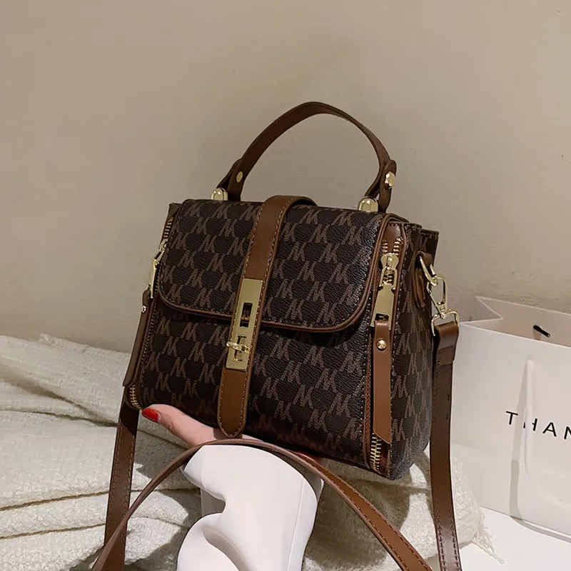 Hifashion маленькая сумка-тоут с надписью для женщин 2023, трендовые дизайнерские женские сумки через плечо из искусственной кожи с короткими ручками
Hifashion маленькая сумка-тоут с надписью для женщин 2023, трендовые дизайнерские женские сумки через плечо из искусственной кожи с короткими ручками