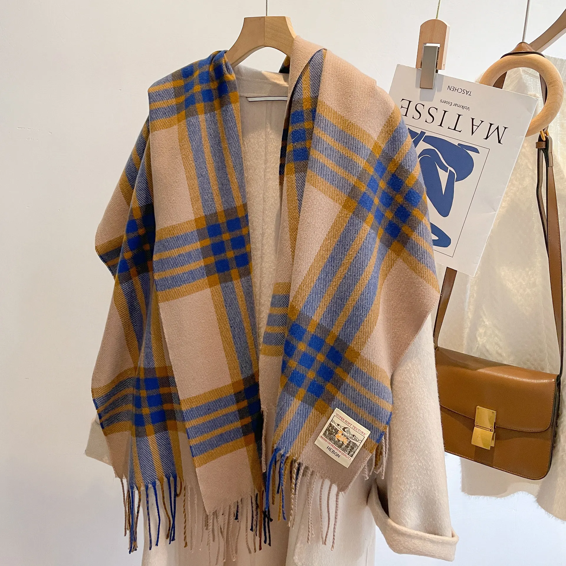 2022 Japanese Vintage Literature and Art Checker Women's Scarf Cashmere Thickened Bag with Cold proof Shawl Tassel Lovers' Scarf
2022 Japanese Vintage Literature and Art Checker Women's Scarf Cashmere Thickened Bag with Cold proof Shawl Tassel Lovers' Scarf