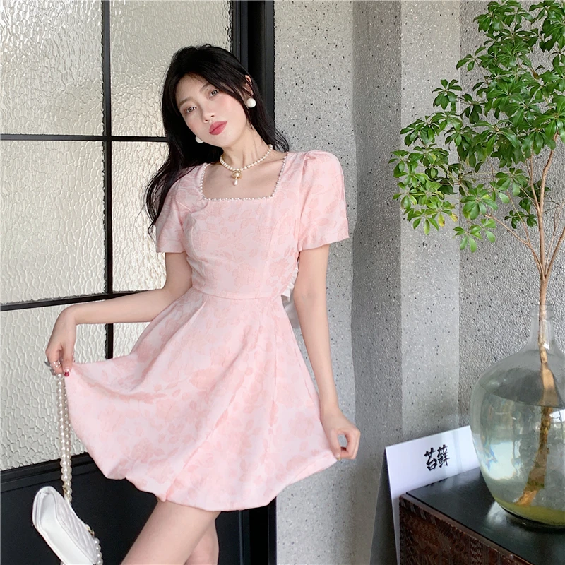 2023 French Retro Pearl Square Collar Dress Fluffy Open Back Tie Bow Waist Closing Temperament Free Shipping
2023 French Retro Pearl Square Collar Dress Fluffy Open Back Tie Bow Waist Closing Temperament Free Shipping