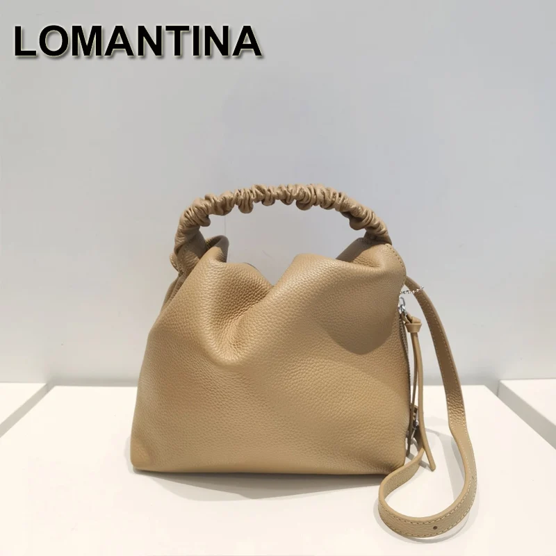 LOMANTINA, женская сумка-ведро из мягкой воловьей кожи, Роскошные Дизайнерские однотонные дамские сумочки на молнии сбоку с оборками
LOMANTINA, женская сумка-ведро из мягкой воловьей кожи, Роскошные Дизайнерские однотонные дамские сумочки на молнии сбоку с оборками