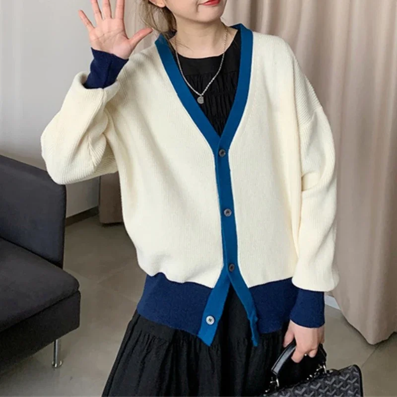 Women Simple Patchwork Color Matching Knitting Cardigan Female Brief Paragraph Fall 2021 New Blue V-neck Sweaters Joker Loose
Women Simple Patchwork Color Matching Knitting Cardigan Female Brief Paragraph Fall 2021 New Blue V-neck Sweaters Joker Loose