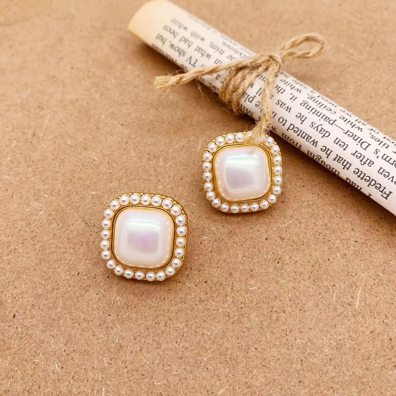 Delicate French Vintage Square Earrings Light Luxury Elegant Generous Earrings For Women To Wear
Delicate French Vintage Square Earrings Light Luxury Elegant Generous Earrings For Women To Wear