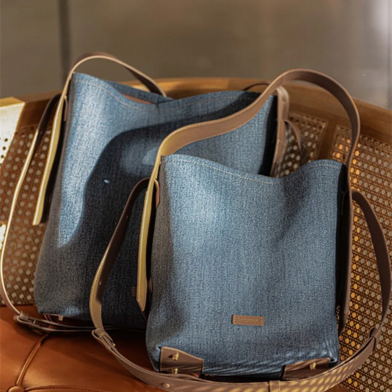 Женская сумка-тоут средней длины, повседневная сумка через плечо из денима и кожи, с крючком для ушей
Женская сумка-тоут средней длины, повседневная сумка через плечо из денима и кожи, с крючком для ушей