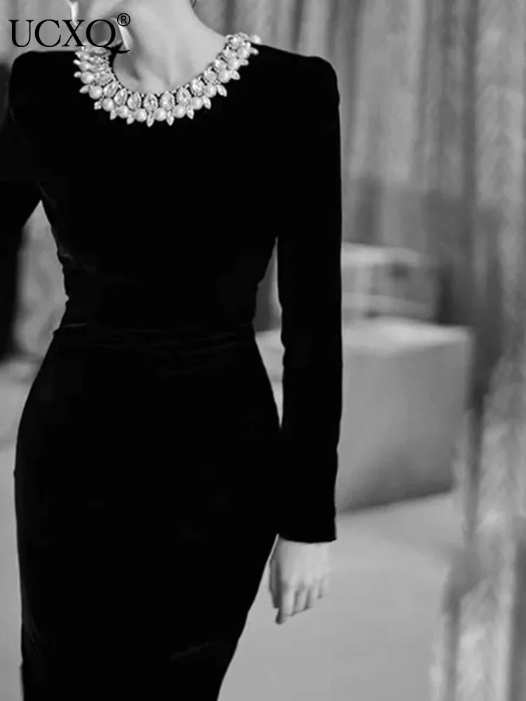 UCXQ Elegant Temperament Diamond Evening Dress Long Sleeve Annual Party Women's Black Velvet Dresses 2024 Spring Winter 23A6723
UCXQ Elegant Temperament Diamond Evening Dress Long Sleeve Annual Party Women's Black Velvet Dresses 2024 Spring Winter 23A6723