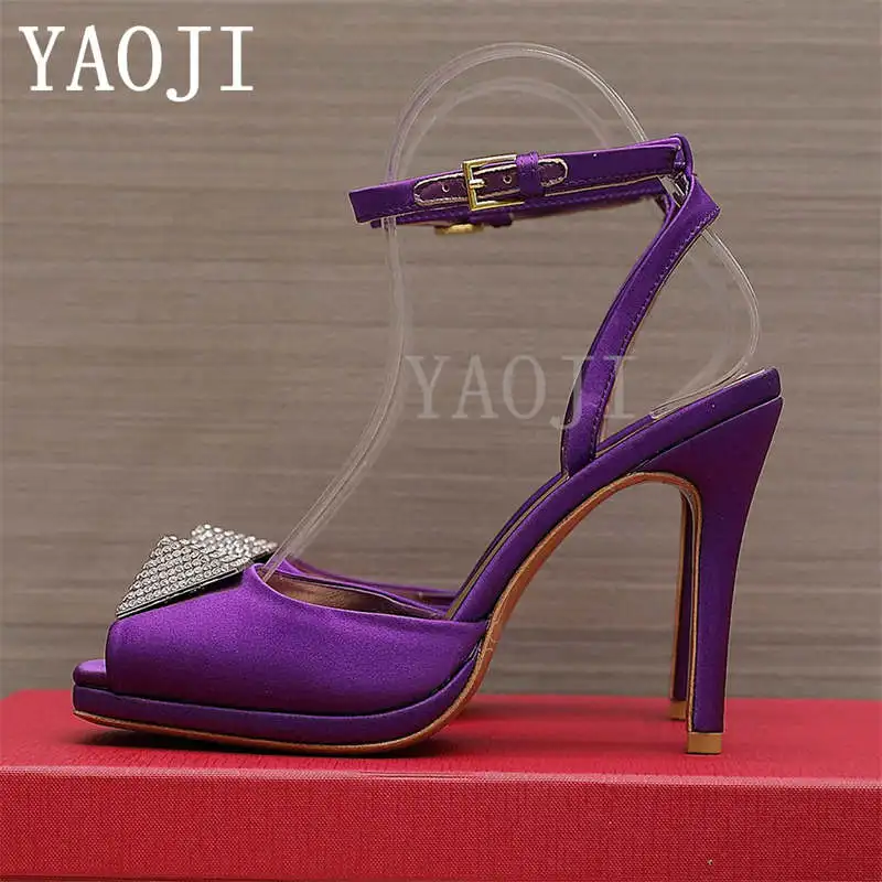 Rhinestone High Heels Gladiator Sandals Women Summer Sandals Woman Designer Satin Silk Ankle Buckle Strappy Runway Shoes Women
Rhinestone High Heels Gladiator Sandals Women Summer Sandals Woman Designer Satin Silk Ankle Buckle Strappy Runway Shoes Women