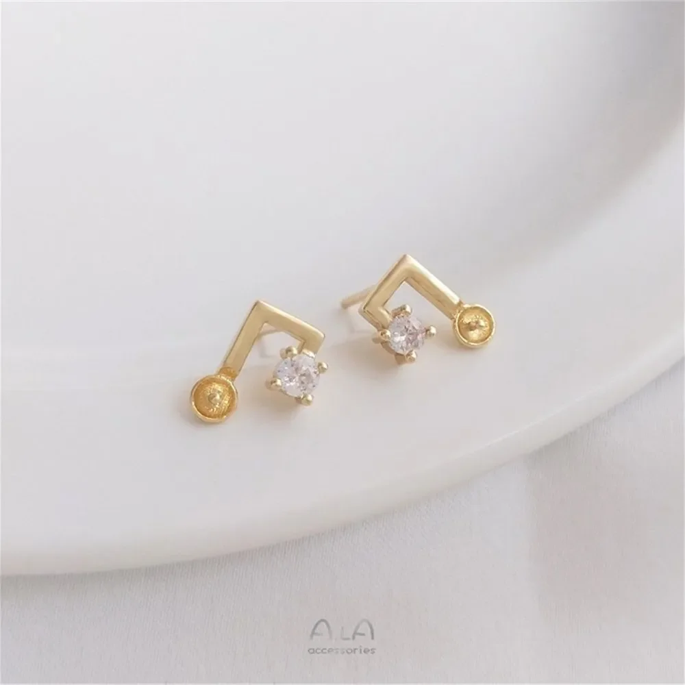 Серьги-гвоздики ручной работы, серебро 925 пробы, 14 к золота, с цирконием 
Серьги-гвоздики ручной работы, серебро 925 пробы, 14 к золота, с цирконием