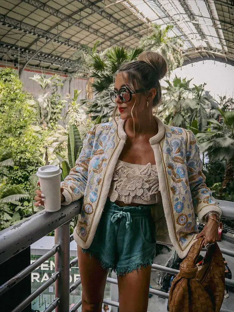 Women Chic Vintage Embroidery Cotton Jacket Fashion Round Neck Long Sleeved Thick Warm Top 2023 Autumn Lady Elegant Coat
Women Chic Vintage Embroidery Cotton Jacket Fashion Round Neck Long Sleeved Thick Warm Top 2023 Autumn Lady Elegant Coat