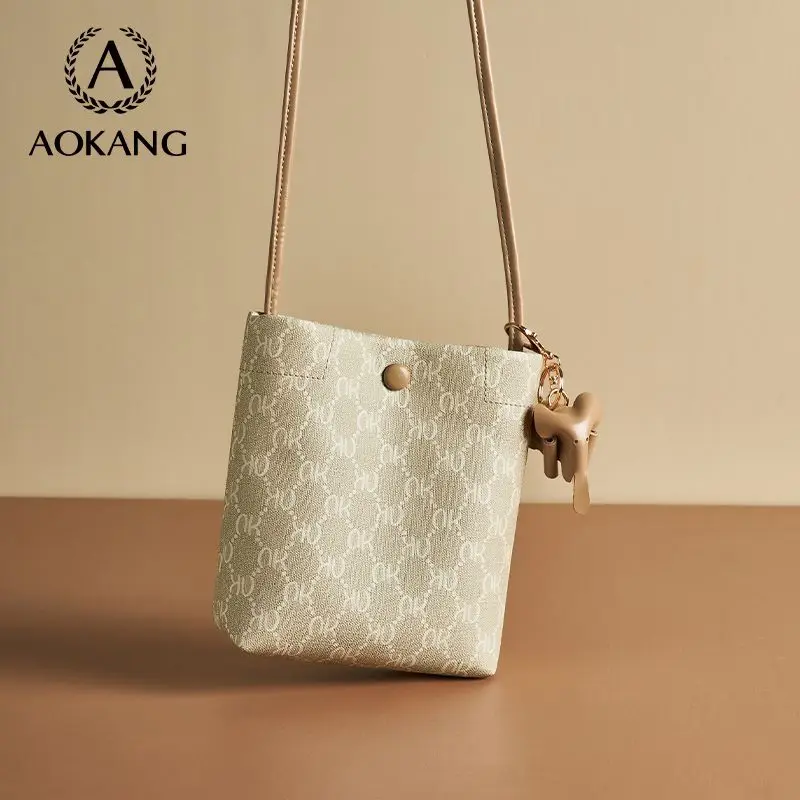 Aokang bag female 2023 new high-value bucket bag Joker light luxury fashion retro contrast shoulder crossbody bag
Aokang bag female 2023 new high-value bucket bag Joker light luxury fashion retro contrast shoulder crossbody bag