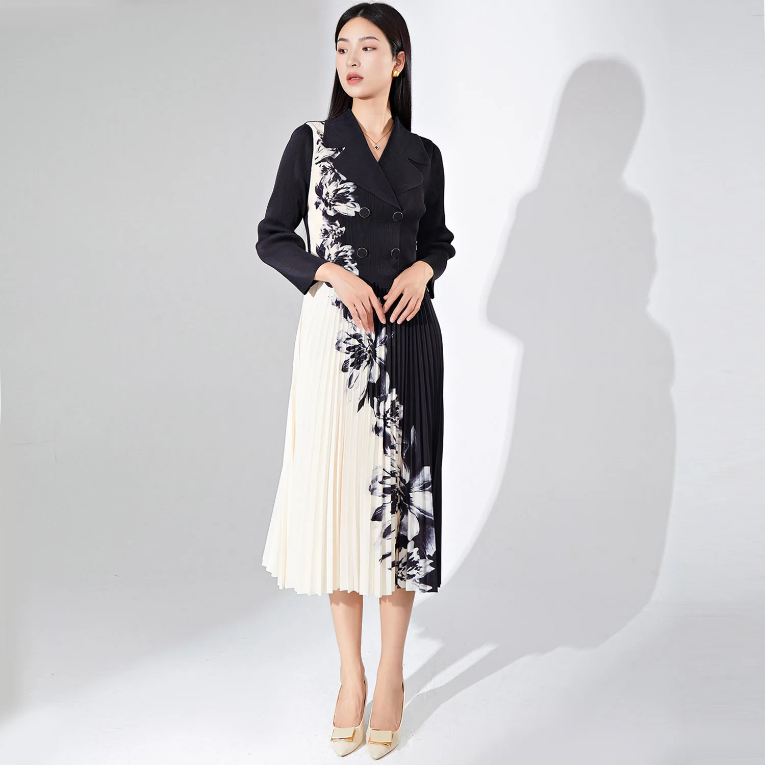 Autumn and winter new lapel long-sleeved dress Fashion high-waist pleated dress
Autumn and winter new lapel long-sleeved dress Fashion high-waist pleated dress