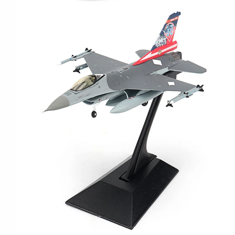 

Die cast F-16 fighter jet militarized combat 1:144 ratio alloy and plastic simulation gift