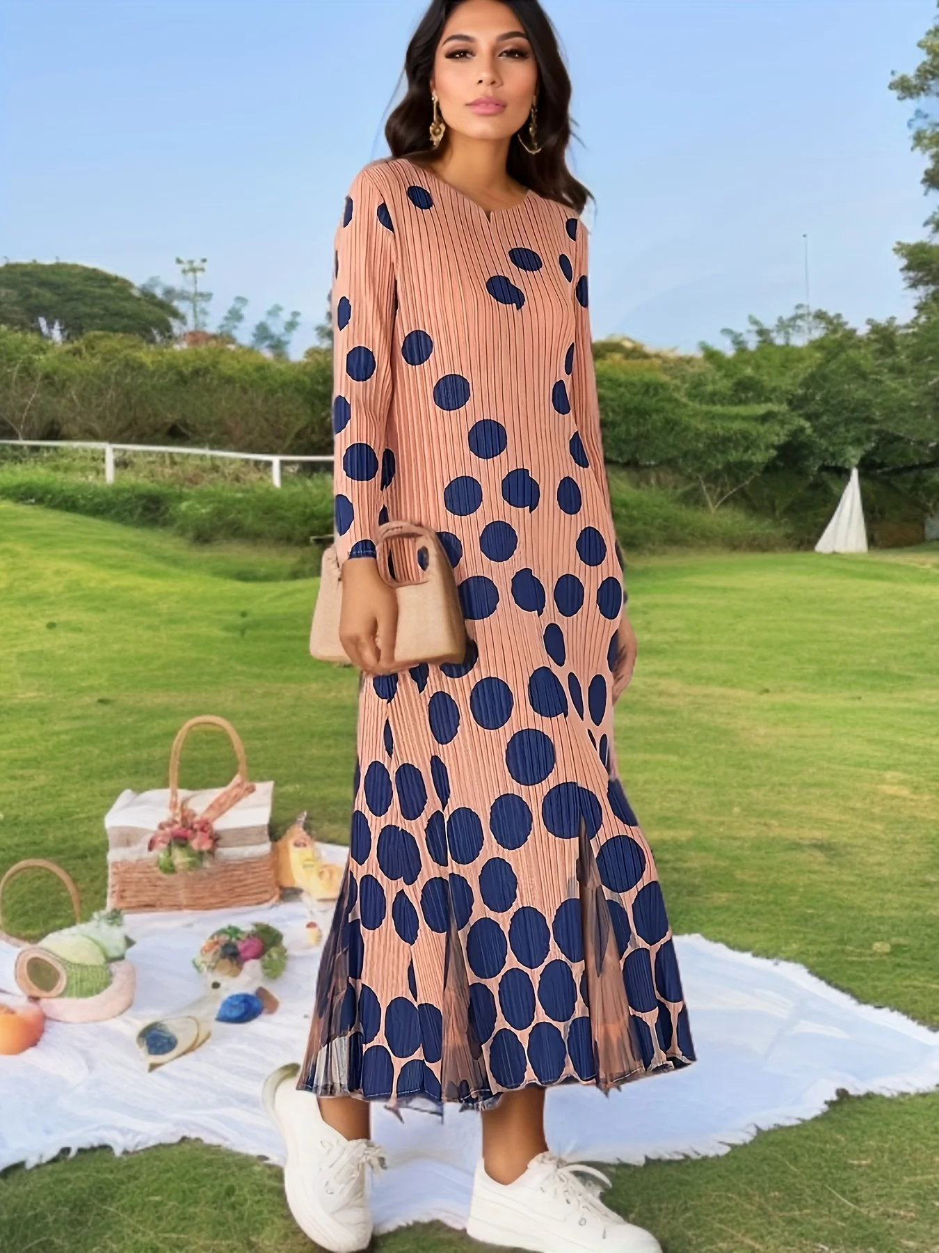Miyake Pleated Dress Women's 2023 Autumn New Design Stylish Splicing Polka Dot Print Round Neck Long-sleeved Loose Elegant Dress
Miyake Pleated Dress Women's 2023 Autumn New Design Stylish Splicing Polka Dot Print Round Neck Long-sleeved Loose Elegant Dress