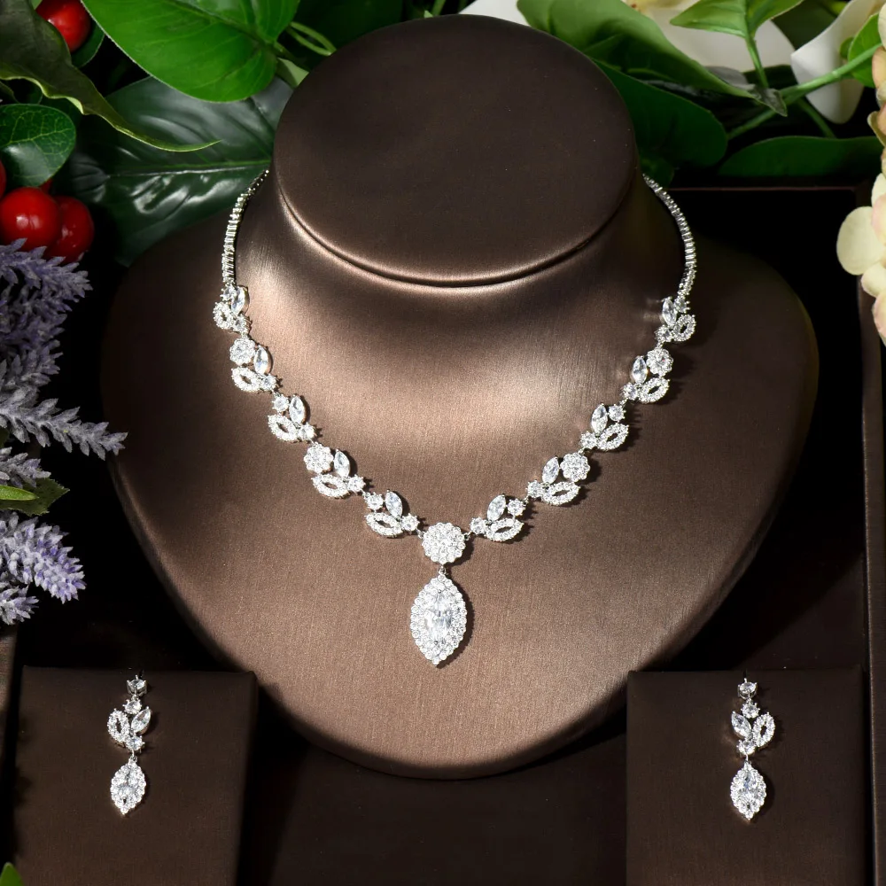 Fashion Ladies Fashion Jewelry Set AAA Cubic Zirconia Leaf Flower Pendant Necklace Earring Sets for Women Gift bijoux N-1444
Fashion Ladies Fashion Jewelry Set AAA Cubic Zirconia Leaf Flower Pendant Necklace Earring Sets for Women Gift bijoux N-1444