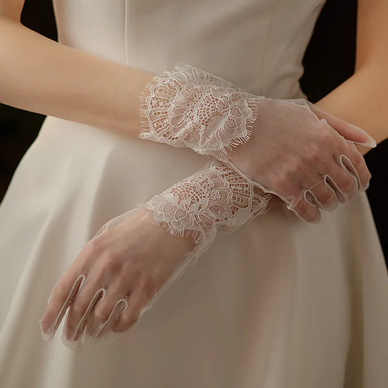 

100% Same Lace Short Sleeves Wedding Gloves Tulle Fingers Bride Gloves Bridal Accessory Women Formal Party Wrist Gloves