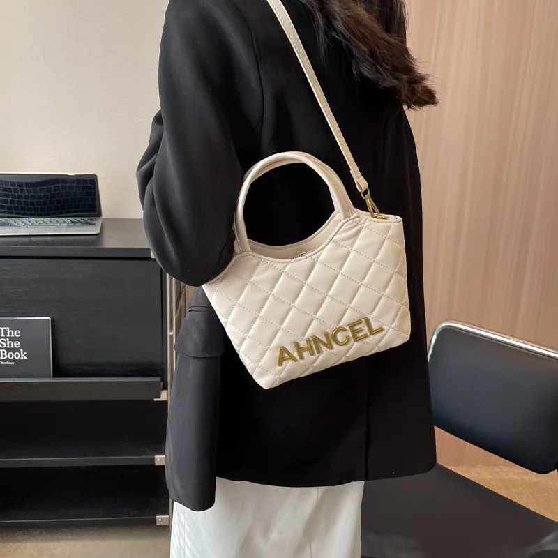 

Handheld Bag for Women's New Fashion This Year's Popular Lingge Bucket with a Texture One Shoulder Crossbody