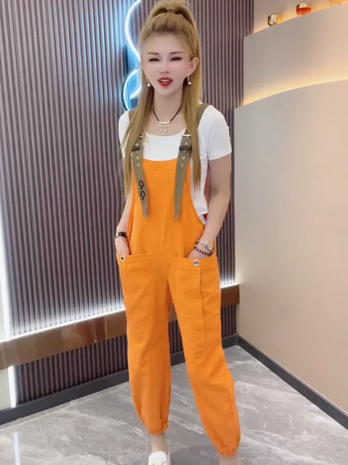 Jumpsuits Women Streetwear Denim Overalls Vintage Loose Casual Wide Leg Pants High Waist Strap Regular Fit Trousers New T524
Jumpsuits Women Streetwear Denim Overalls Vintage Loose Casual Wide Leg Pants High Waist Strap Regular Fit Trousers New T524