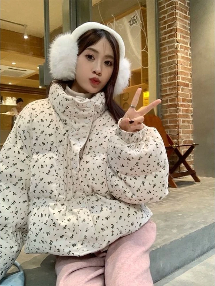 Sweet Floral Printing Parkas Women Stand Collar Thickened Quilted Coat Female Korean Fashion Loose Winter Warm Cotton Jacket
Sweet Floral Printing Parkas Women Stand Collar Thickened Quilted Coat Female Korean Fashion Loose Winter Warm Cotton Jacket
