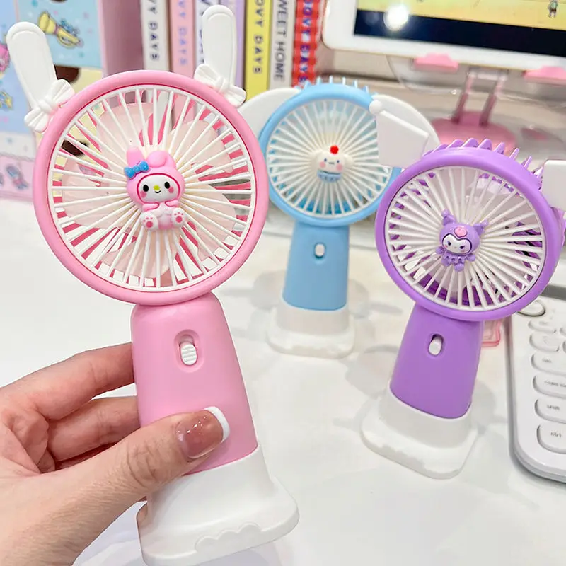 Cute Kuromi Fan Usb Kawaii Sanrio Anime My Melody Cinnamoroll Handheld Cartoon Rechargeable Mini Desktop Fan Gift for Girls
Cute Kuromi Fan Usb Kawaii Sanrio Anime My Melody Cinnamoroll Handheld Cartoon Rechargeable Mini Desktop Fan Gift for Girls