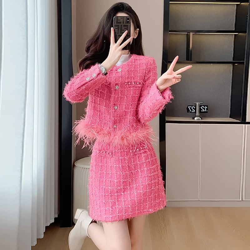 Pink Tweed Skirt Set for Women Winter Autumn New Fur Patchwork 2 Pieces Suit New Arrival Jacket Tops+Mini Skirts Outwear
Pink Tweed Skirt Set for Women Winter Autumn New Fur Patchwork 2 Pieces Suit New Arrival Jacket Tops+Mini Skirts Outwear