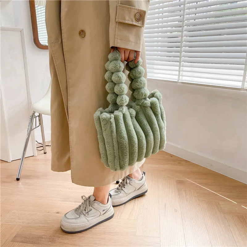 New Women's Bag Winter Warm Fluffy Totes Plush Shoulder Bags Large Capacity Female Shopping Tote Handbags Purses Cute Plush Bag
New Women's Bag Winter Warm Fluffy Totes Plush Shoulder Bags Large Capacity Female Shopping Tote Handbags Purses Cute Plush Bag