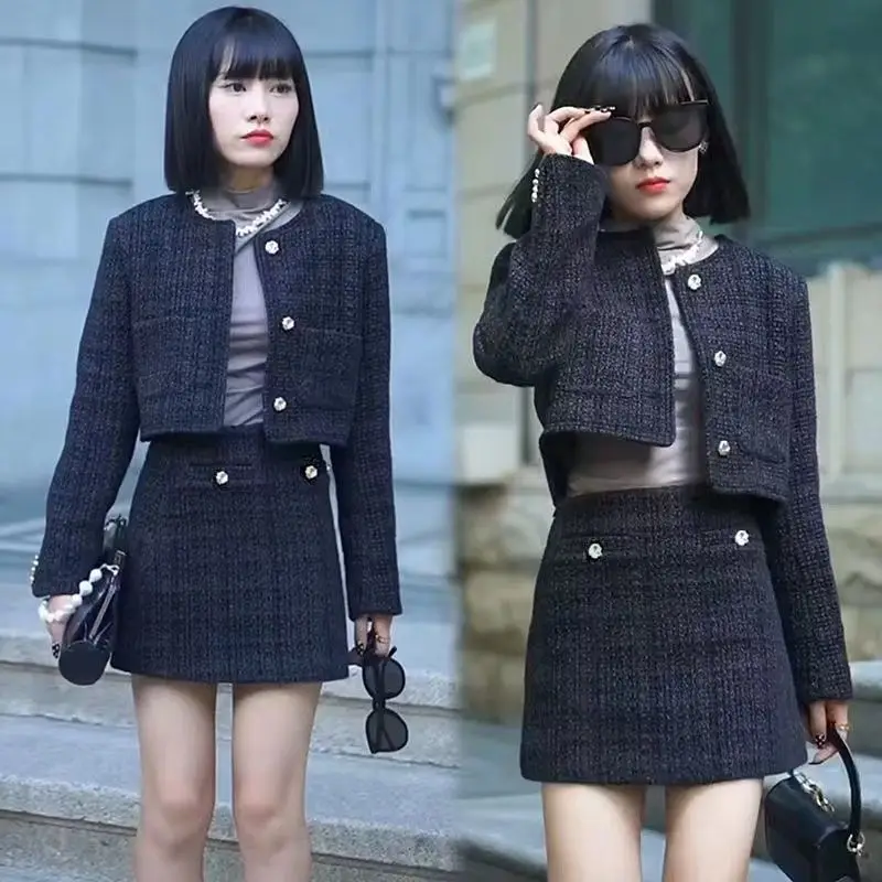 2023 Autumn-Winter New Petite Chic Style Suit, Short and Slim Fit, Hug-the-Hip Half-skirt Two-Piece Set, Popular on the Internet
2023 Autumn-Winter New Petite Chic Style Suit, Short and Slim Fit, Hug-the-Hip Half-skirt Two-Piece Set, Popular on the Internet