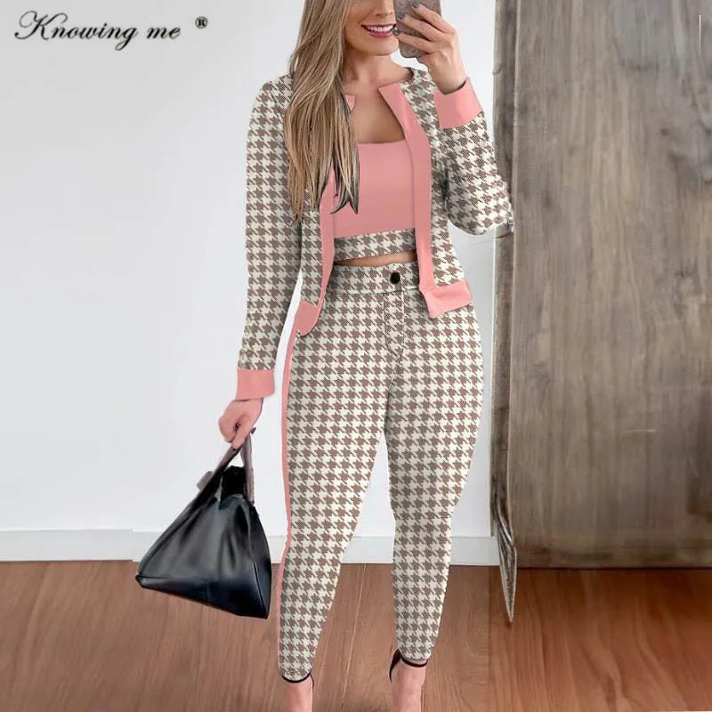 Женский спортивный костюм из трех предметов, куртка с длинным рукавом, укороченный топ и длинные брюки-карандаш, женский модный комплект одежды с принтом, весна 2024
Женский спортивный костюм из трех предметов, куртка с длинным рукавом, укороченный топ и длинные брюки-карандаш, женский модный комплект одежды с принтом, весна 2024