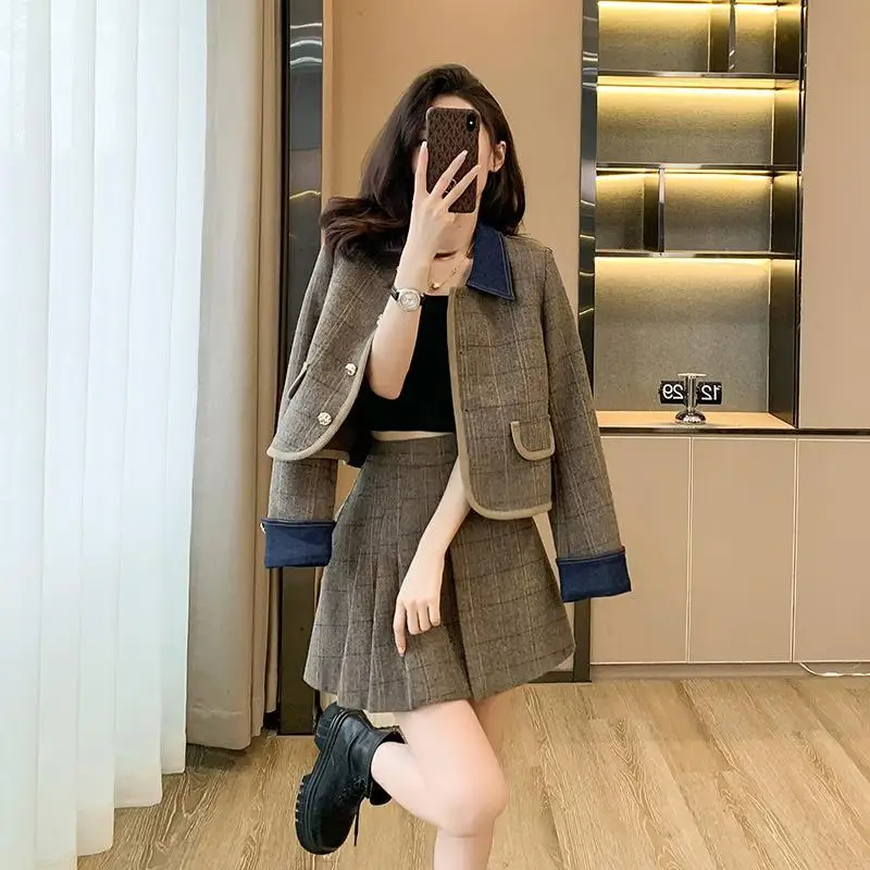 Elegant Women's Suit Jacket Skirt Set 2023 New Academic Style Casual Loose Suit Coat Top High-end Pleated Skirt Two-piece Set
Elegant Women's Suit Jacket Skirt Set 2023 New Academic Style Casual Loose Suit Coat Top High-end Pleated Skirt Two-piece Set