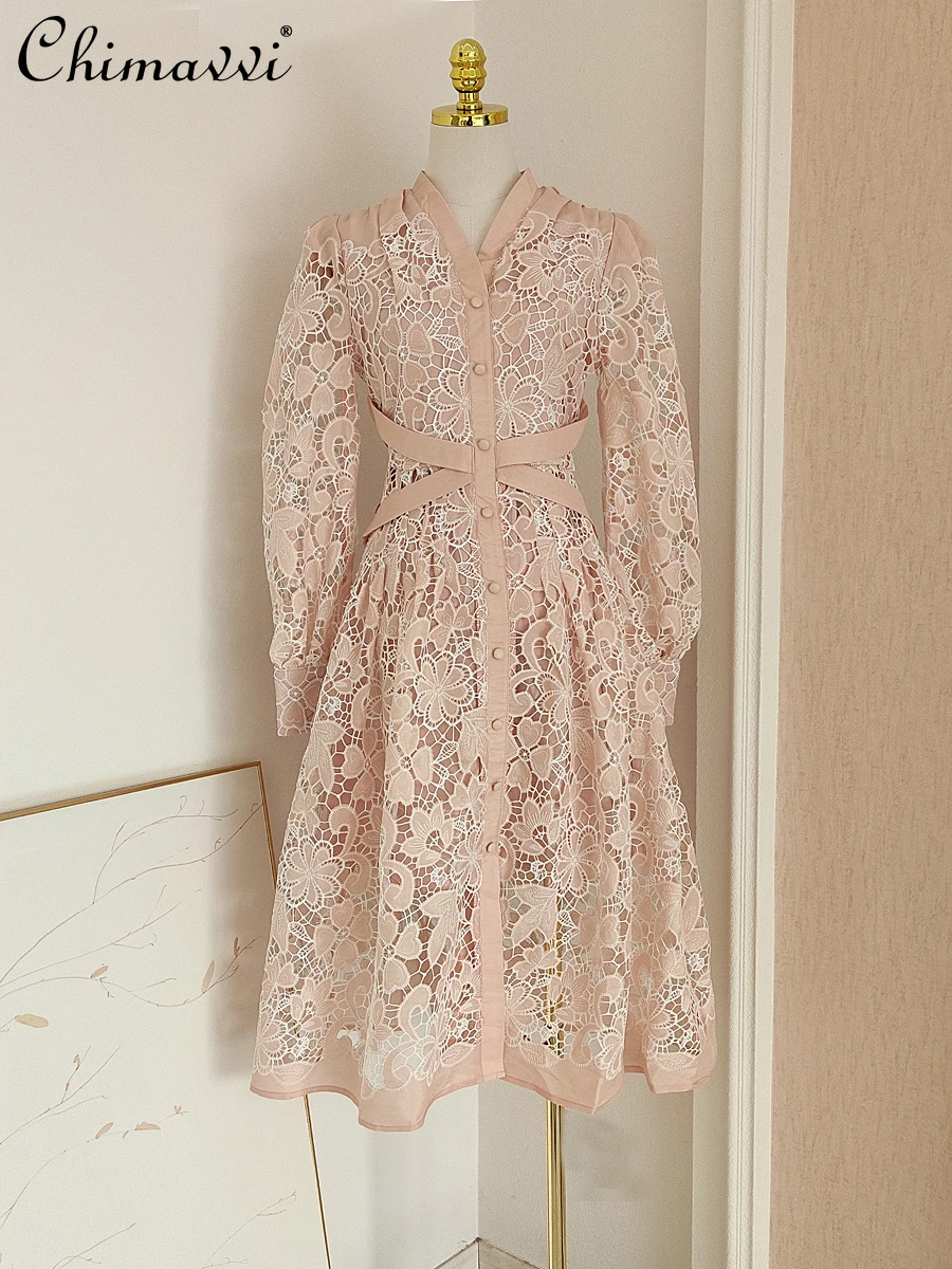 2024 Spring and Summer New French Fashion Embroidered Hollow Pleated Midi Dress High Waist Slim V-neck Vacation Style Dresses
2024 Spring and Summer New French Fashion Embroidered Hollow Pleated Midi Dress High Waist Slim V-neck Vacation Style Dresses