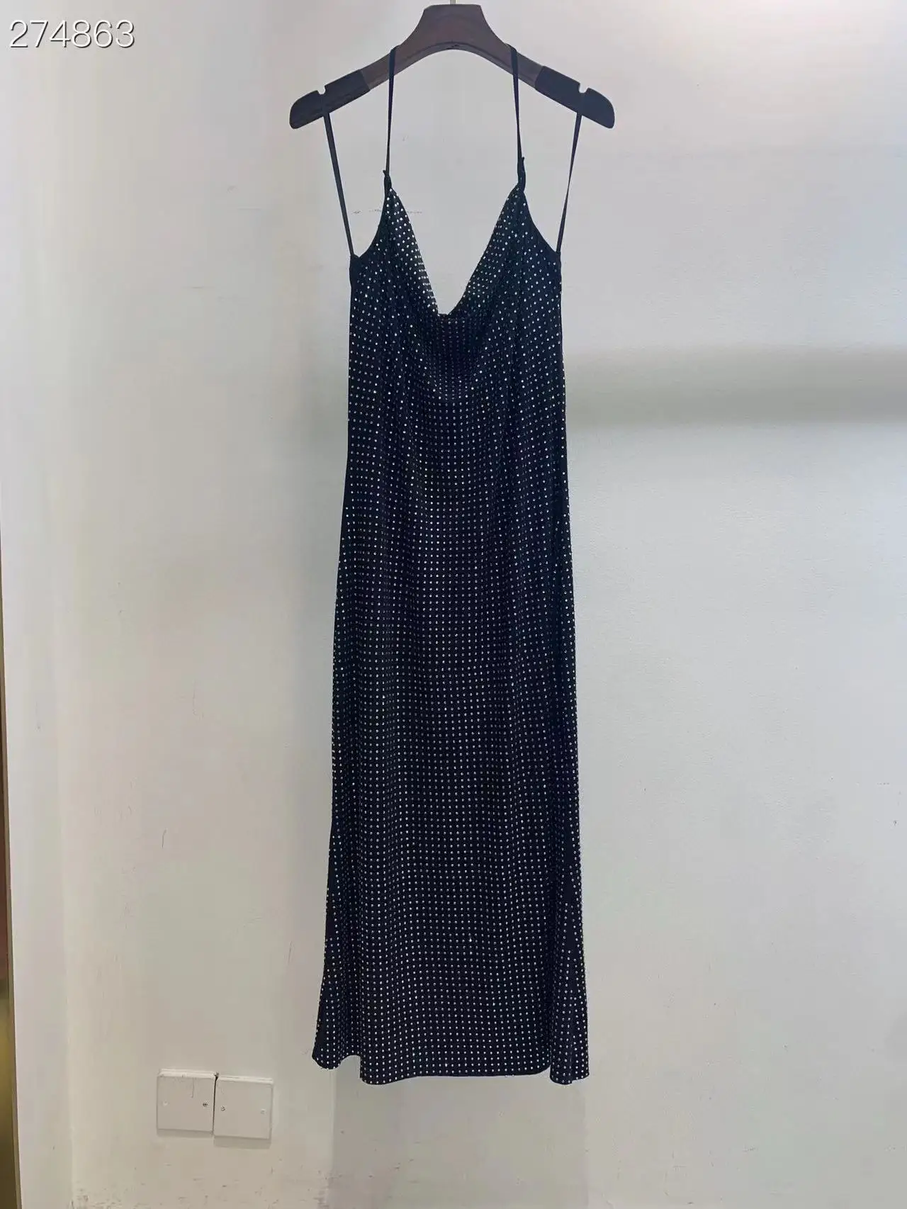 Fashion Runway 2022 Summer Vintage LOng Dress Women Sleeveless Diamonds High Quality Elegant Black Dresses
Fashion Runway 2022 Summer Vintage LOng Dress Women Sleeveless Diamonds High Quality Elegant Black Dresses