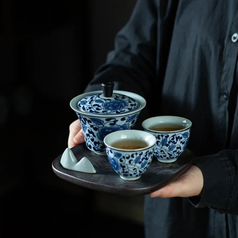 Синий и белый чайный комплект, 1 Tureen 2, чайная чашка, офисный Простой сухой фарфоровый мини-набор, чайный набор, китайский Gaiwan
Синий и белый чайный комплект, 1 Tureen 2, чайная чашка, офисный Простой сухой фарфоровый мини-набор, чайный набор, китайский Gaiwan