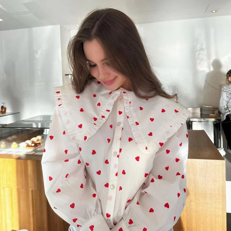 Elegant Heart Print Long Sleeve Cotton Womens Blouse 2023 Fashion Sweet Big Peter Pan Collar Lantern Sleeve Women Shirts Tops
Elegant Heart Print Long Sleeve Cotton Womens Blouse 2023 Fashion Sweet Big Peter Pan Collar Lantern Sleeve Women Shirts Tops