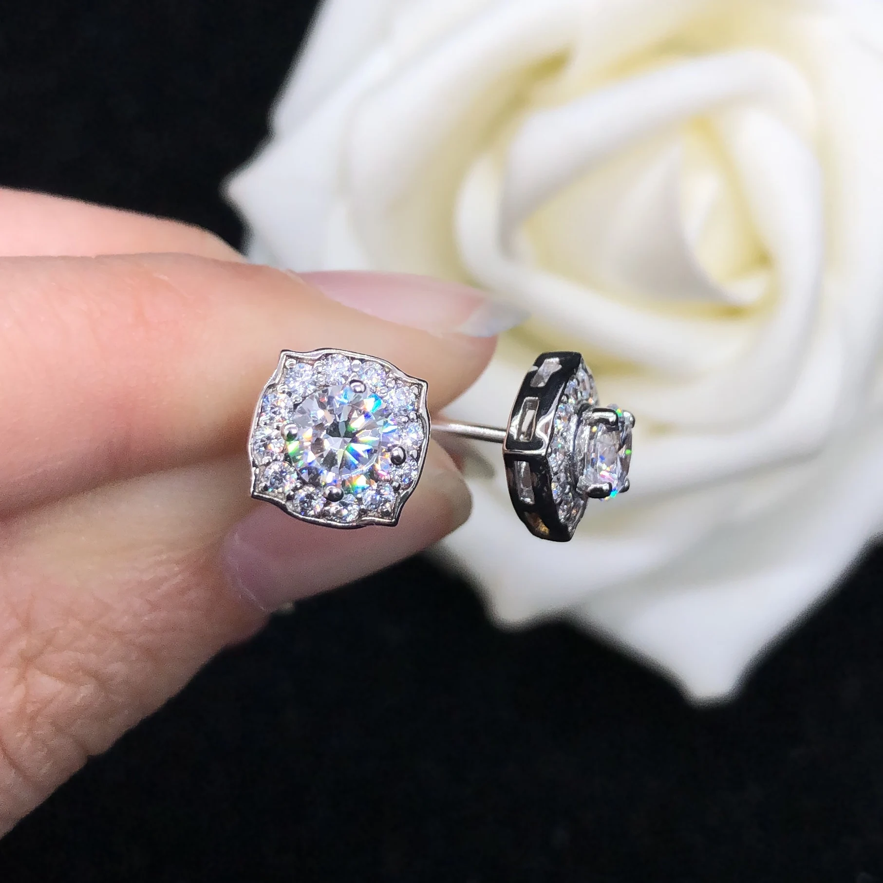 Refined Earrings 0.5Ct/each 5.0mm Round Cut D Moissanite Women Earrings Solid 18K White Gold Engagement Fine Jewelry G18K E033
Refined Earrings 0.5Ct/each 5.0mm Round Cut D Moissanite Women Earrings Solid 18K White Gold Engagement Fine Jewelry G18K E033