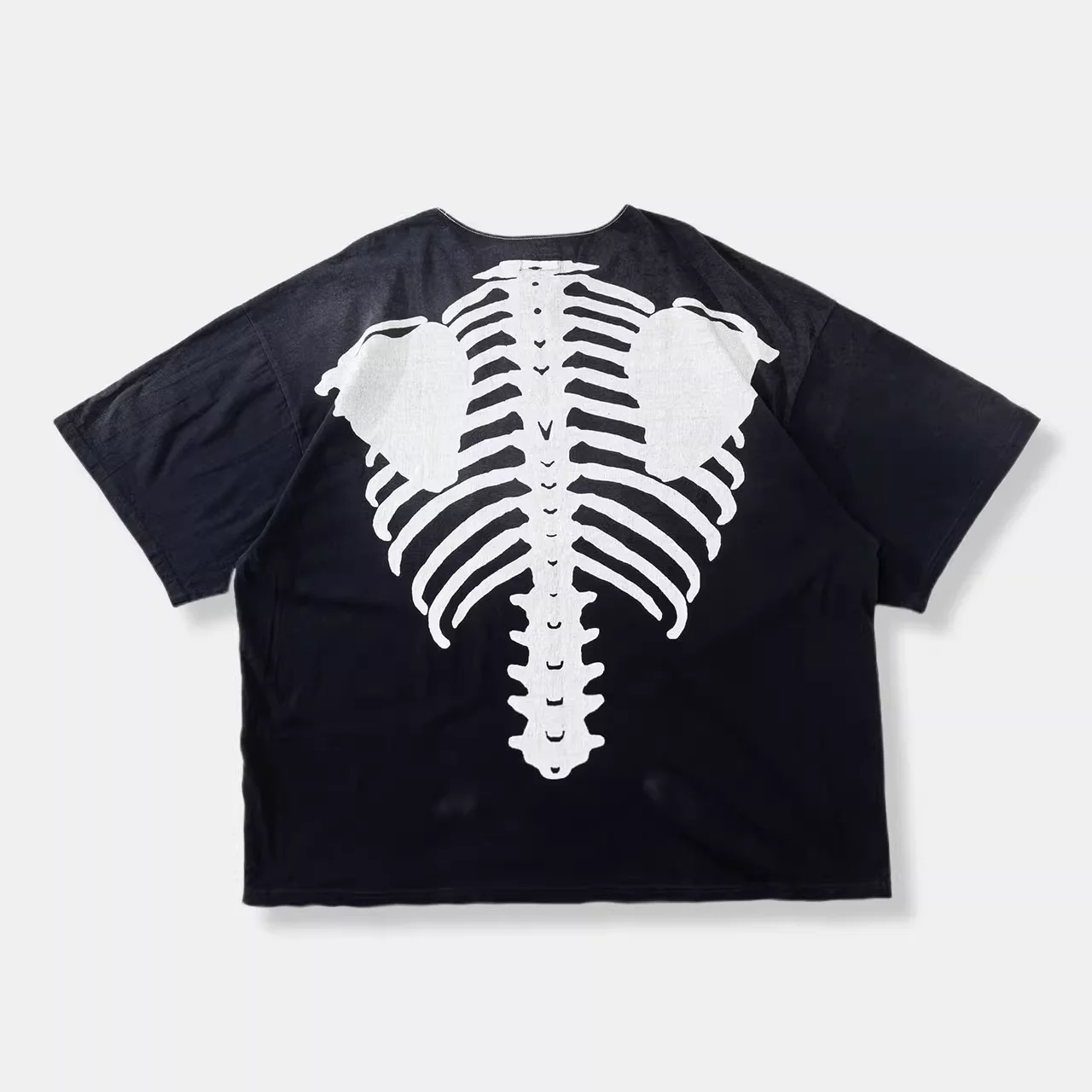 KAPITAL 21ss Hirata Kazuhiro Japanese casual trendy loose splicing bone print short-sleeved T-shirt
KAPITAL 21ss Hirata Kazuhiro Japanese casual trendy loose splicing bone print short-sleeved T-shirt