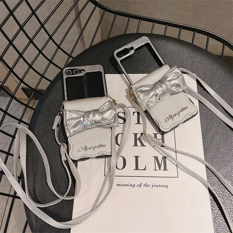 Silver Bowknot Card Holder Phone Case for Samsung Galaxy Z Flip 3 Z Flip 4 Z Flip 5 Hard PC Back Cover for ZFlip5 Case Shell
Silver Bowknot Card Holder Phone Case for Samsung Galaxy Z Flip 3 Z Flip 4 Z Flip 5 Hard PC Back Cover for ZFlip5 Case Shell