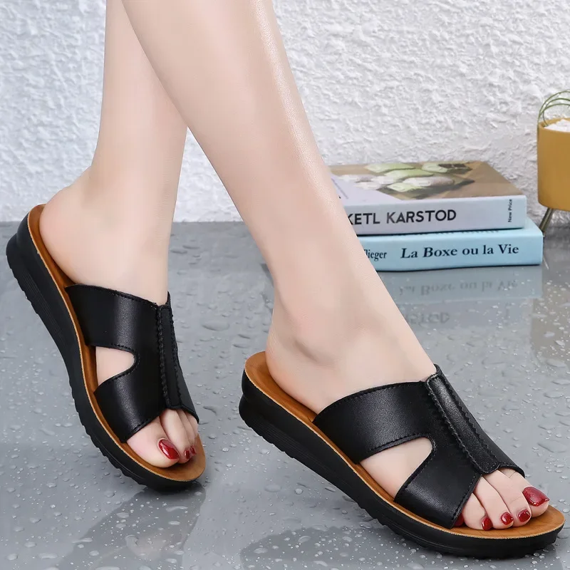 2024 New Genuine Leather Mom Slippers Women's Summer Outer Wear Middle-Aged and Elderly Sandals Flat Soft Bottom Large Size
2024 New Genuine Leather Mom Slippers Women's Summer Outer Wear Middle-Aged and Elderly Sandals Flat Soft Bottom Large Size
