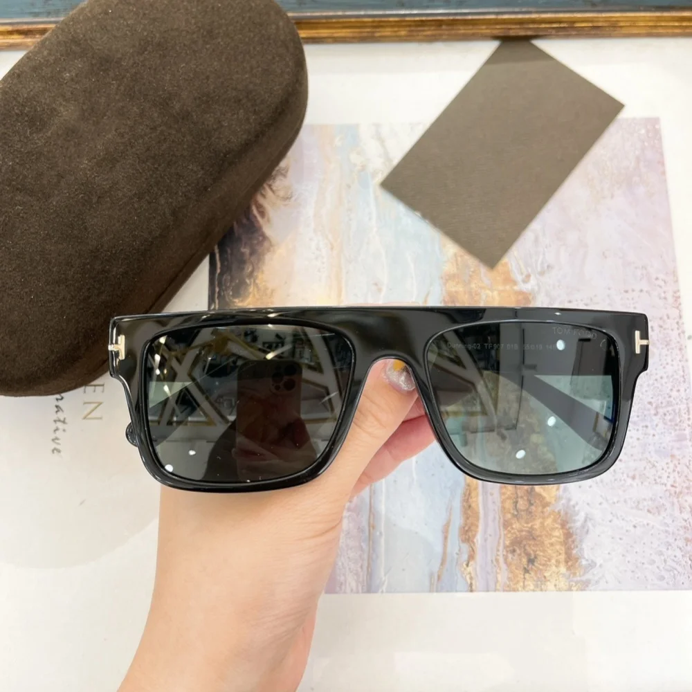 TF 907 new TOM F fashion men's and women's personality square frame high-grade sunglasses brand sunglasses fashion with fashion
TF 907 new TOM F fashion men's and women's personality square frame high-grade sunglasses brand sunglasses fashion with fashion