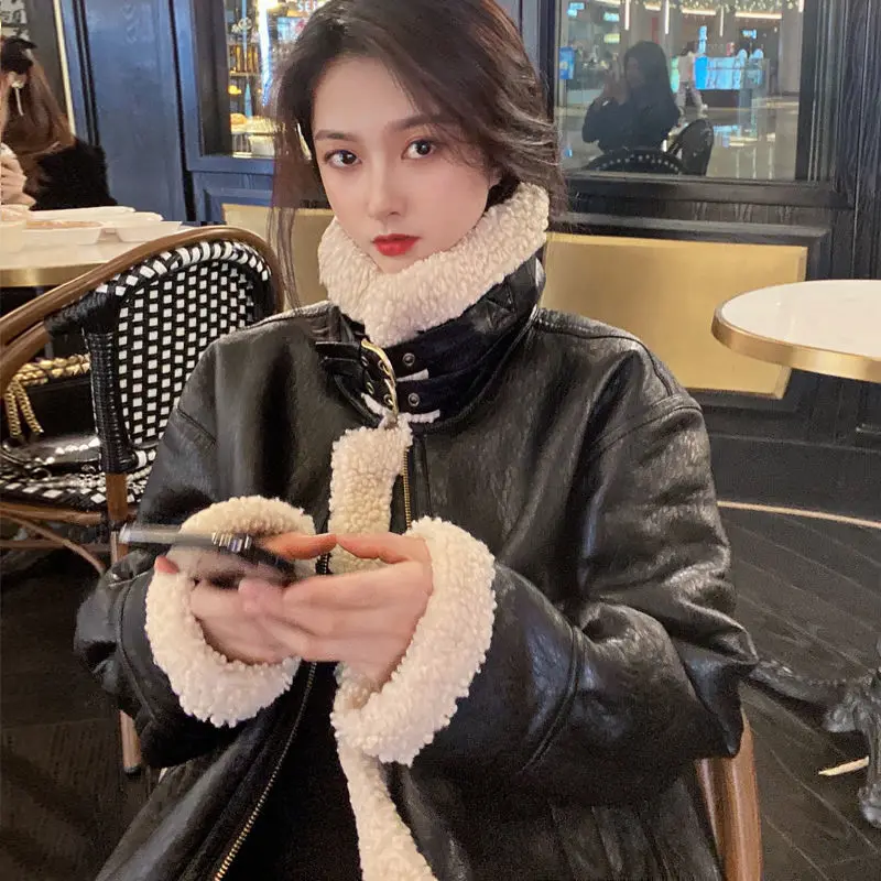 Fashion Thick Warm Women Fleece PU Jacket Winter Fake Leather Pockets Jackets High Street Ladies Loose-fitting Coat T431
Fashion Thick Warm Women Fleece PU Jacket Winter Fake Leather Pockets Jackets High Street Ladies Loose-fitting Coat T431