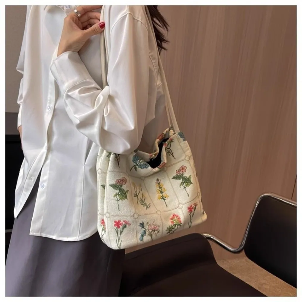New Large Capacity Embroidered Tote Bag Embroidered Print Soft Polyester Lining Shoulder Bag Versatile Bucket Bag Daily Use New Large Capacity Embroidered Tote Bag Embroidered Print Soft Polyester Lining Shoulder Bag Versatile Bucket Bag Daily Use